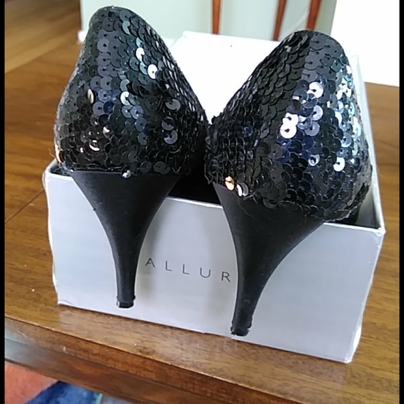 Shoes - Picture 6 of 7